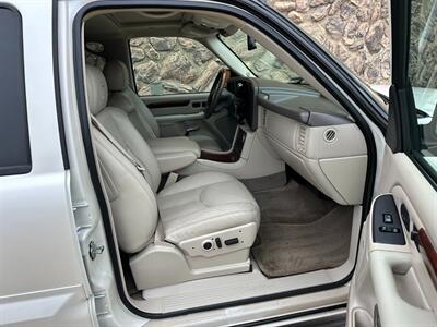 2005 Cadillac Escalade AWD 6.0L LOW MILES - Photo 39 - Sacramento, CA 95826