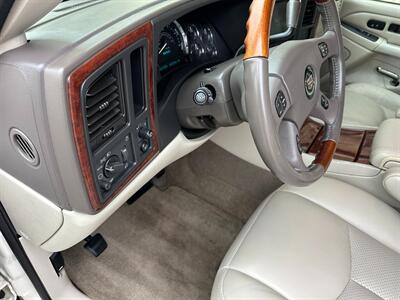 2005 Cadillac Escalade AWD 6.0L LOW MILES - Photo 16 - Sacramento, CA 95826