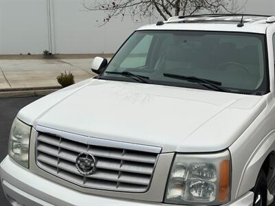 2005 Cadillac Escalade AWD 6.0L LOW MILES - Photo 8 - Sacramento, CA 95826