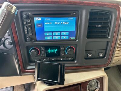 2005 Cadillac Escalade AWD 6.0L LOW MILES - Photo 24 - Sacramento, CA 95826