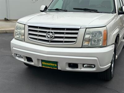 2005 Cadillac Escalade AWD 6.0L LOW MILES - Photo 9 - Sacramento, CA 95826
