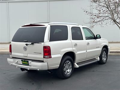 2005 Cadillac Escalade AWD 6.0L LOW MILES - Photo 4 - Sacramento, CA 95826
