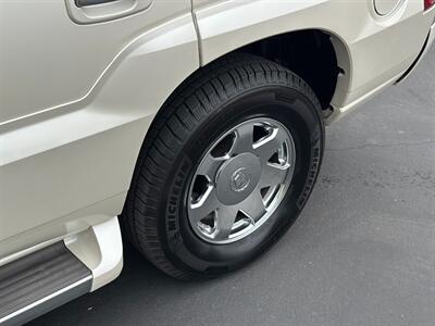 2005 Cadillac Escalade AWD 6.0L LOW MILES - Photo 63 - Sacramento, CA 95826