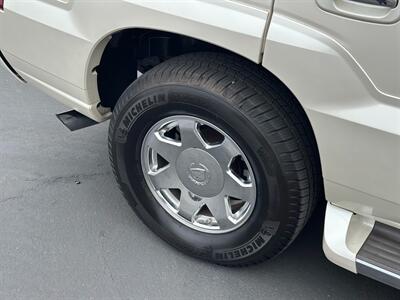 2005 Cadillac Escalade AWD 6.0L LOW MILES - Photo 65 - Sacramento, CA 95826