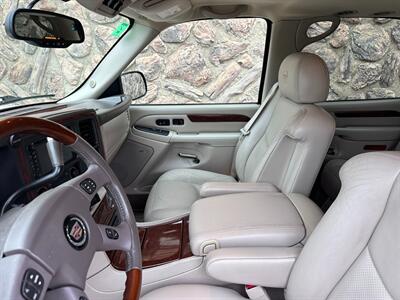 2005 Cadillac Escalade AWD 6.0L LOW MILES - Photo 18 - Sacramento, CA 95826