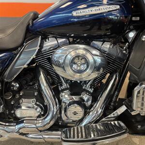 2012 HARLEY DAVIDSON FLHTK Electra glide ultra   - Photo 12 - Las Vegas, NV 89146
