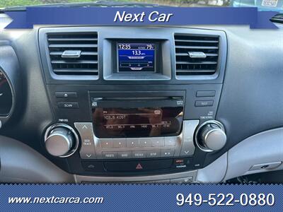 2012 Toyota Highlander SE V6  With Back up Camera & Third Row Seating - Photo 10 - Irvine, CA 92614