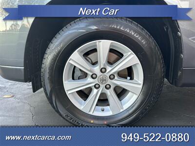2012 Toyota Highlander SE V6  With Back up Camera & Third Row Seating - Photo 30 - Irvine, CA 92614