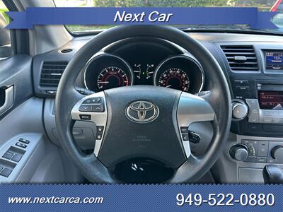 2012 Toyota Highlander SE V6  With Back up Camera & Third Row Seating - Photo 16 - Irvine, CA 92614