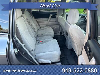 2012 Toyota Highlander SE V6  With Back up Camera & Third Row Seating - Photo 27 - Irvine, CA 92614