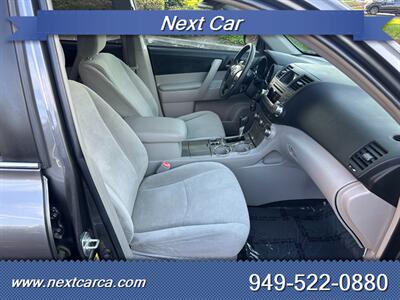 2012 Toyota Highlander SE V6  With Back up Camera & Third Row Seating - Photo 20 - Irvine, CA 92614