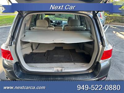 2012 Toyota Highlander SE V6  With Back up Camera & Third Row Seating - Photo 23 - Irvine, CA 92614