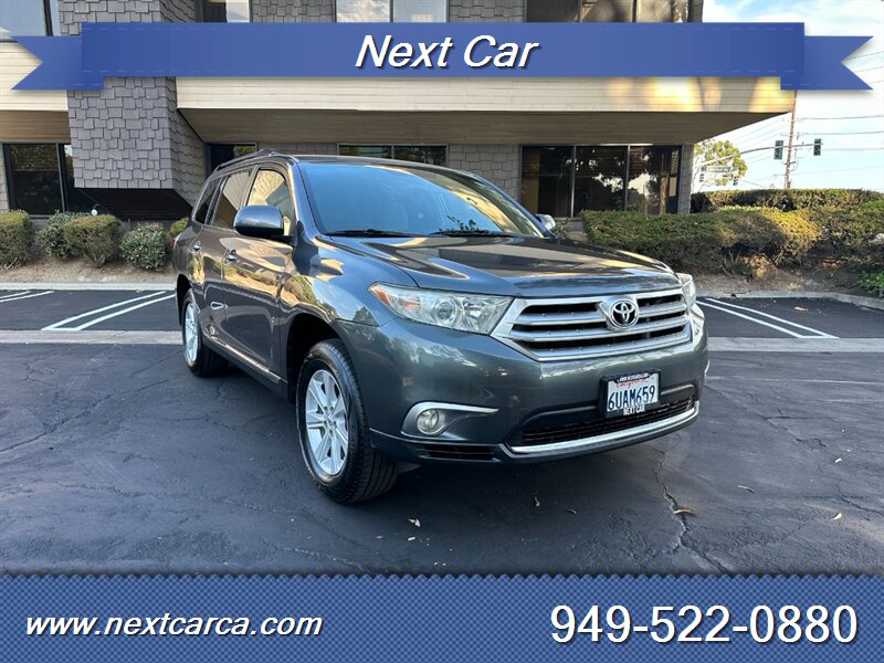 2012 Toyota Highlander SE V6  With Back up Camera & Third Row Seating