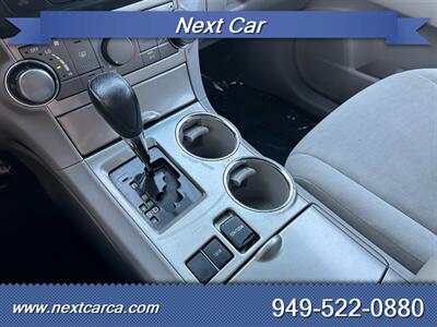 2012 Toyota Highlander SE V6  With Back up Camera & Third Row Seating - Photo 13 - Irvine, CA 92614
