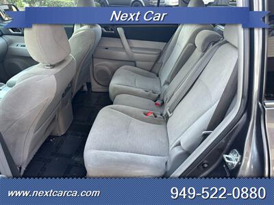2012 Toyota Highlander SE V6  With Back up Camera & Third Row Seating - Photo 21 - Irvine, CA 92614
