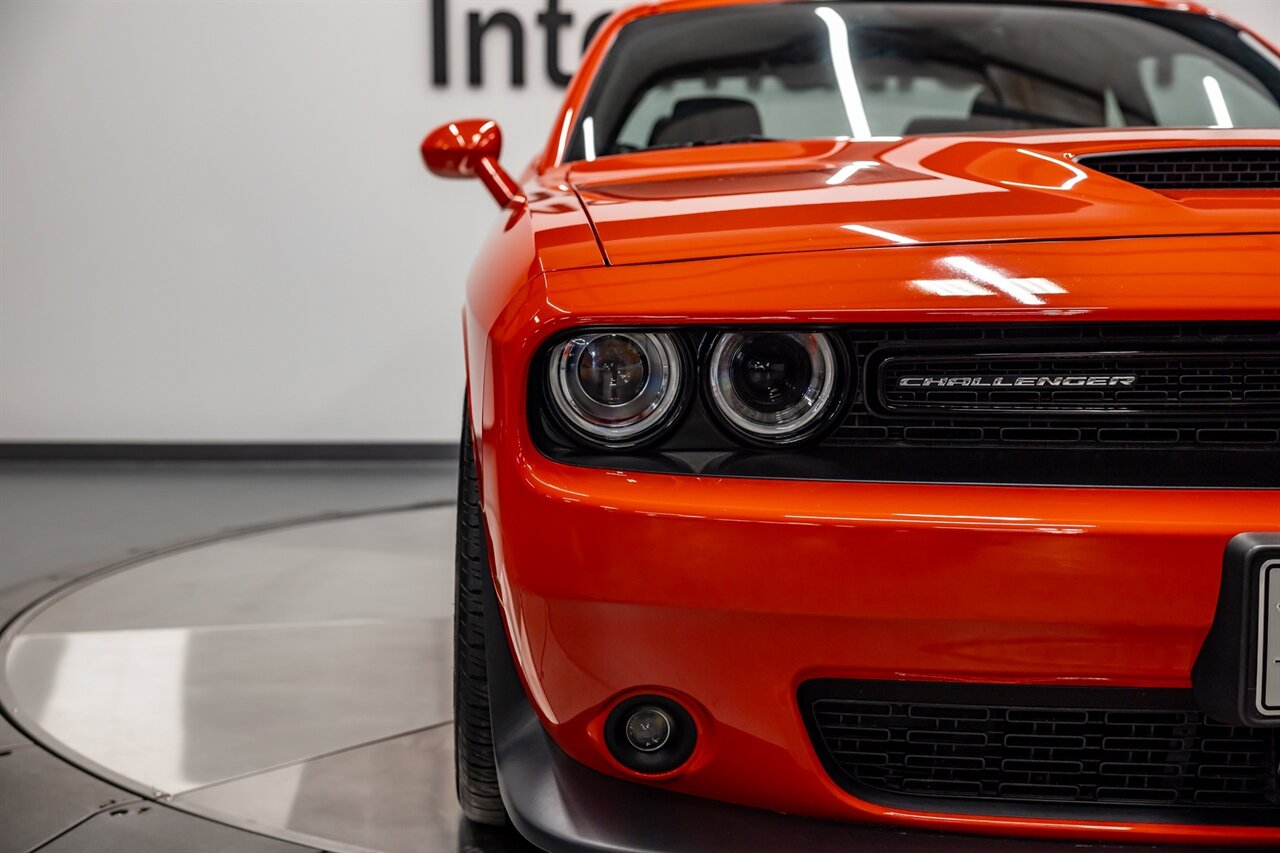 2016 Dodge Challenger SRT 392   - Photo 11 - Springfield, MO 65802