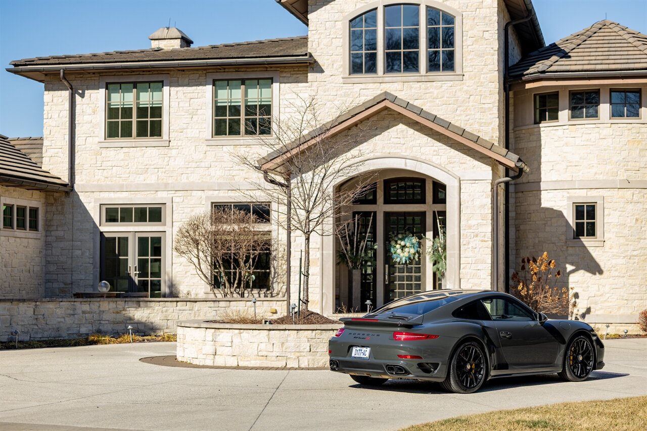 2016 Porsche 911 Turbo S   - Photo 62 - Springfield, MO 65802