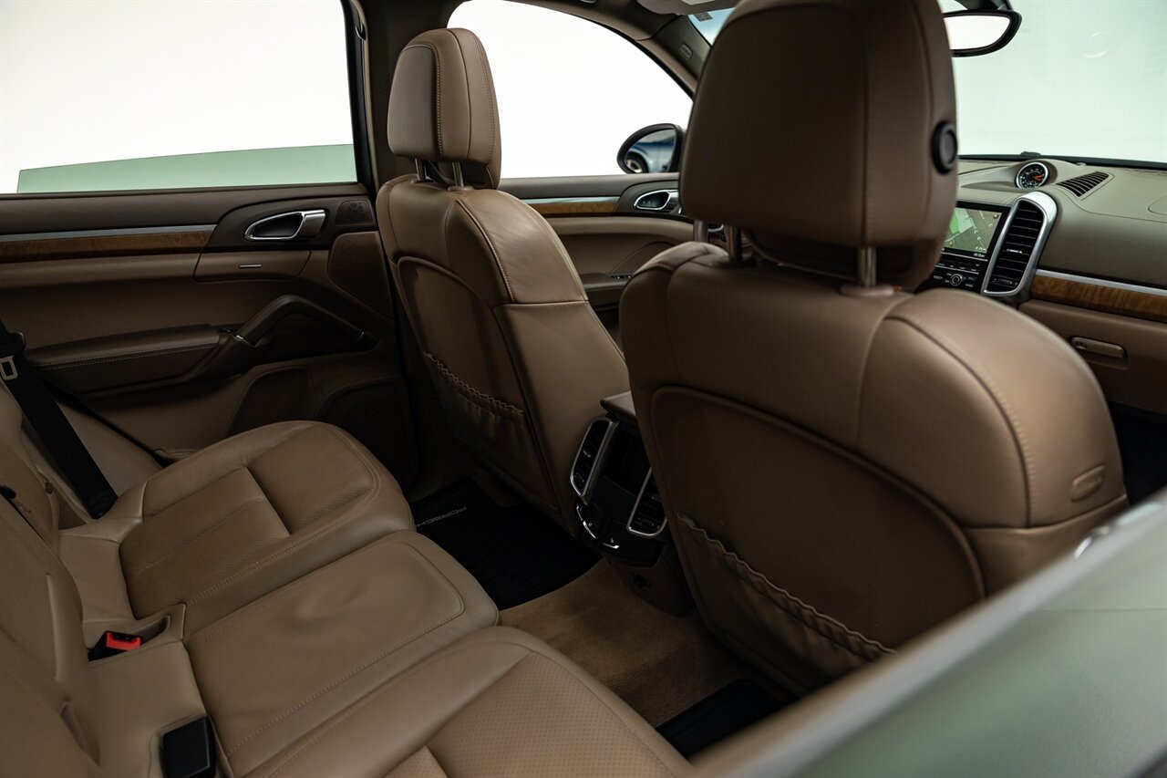 2014 Porsche Cayenne S Hybrid   - Photo 48 - Springfield, MO 65802