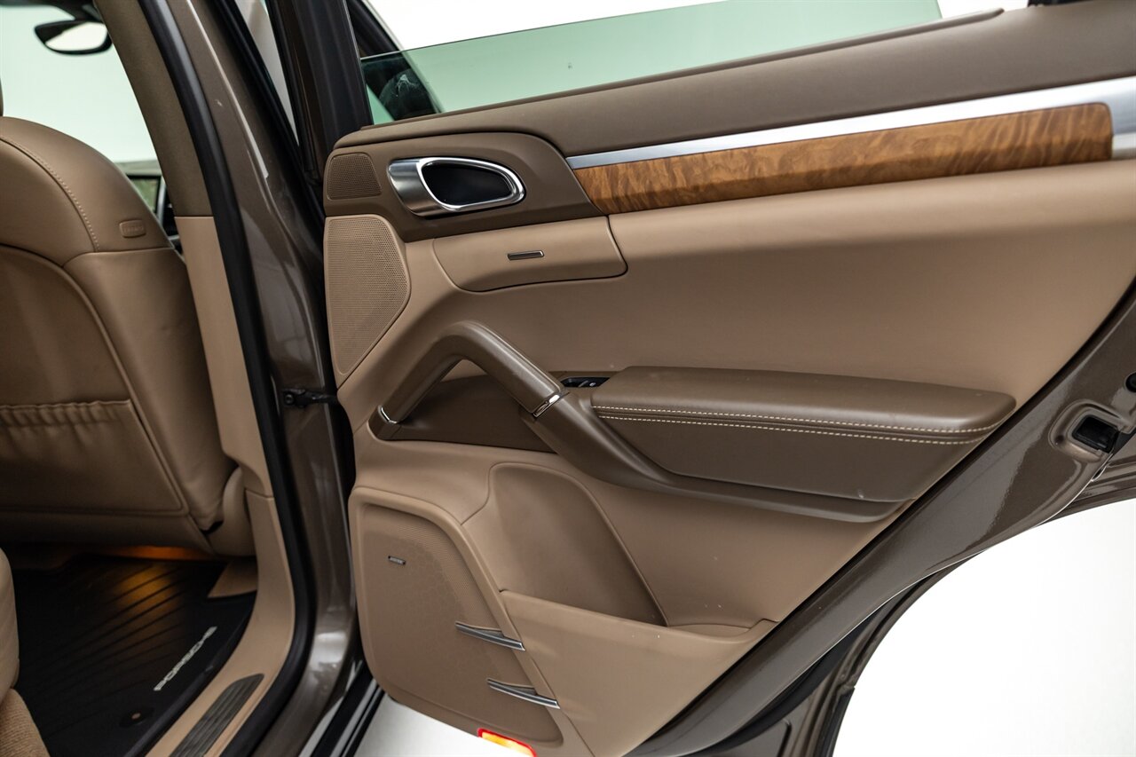 2014 Porsche Cayenne S Hybrid   - Photo 50 - Springfield, MO 65802