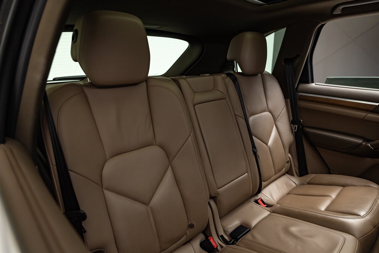 2014 Porsche Cayenne S Hybrid   - Photo 38 - Springfield, MO 65802