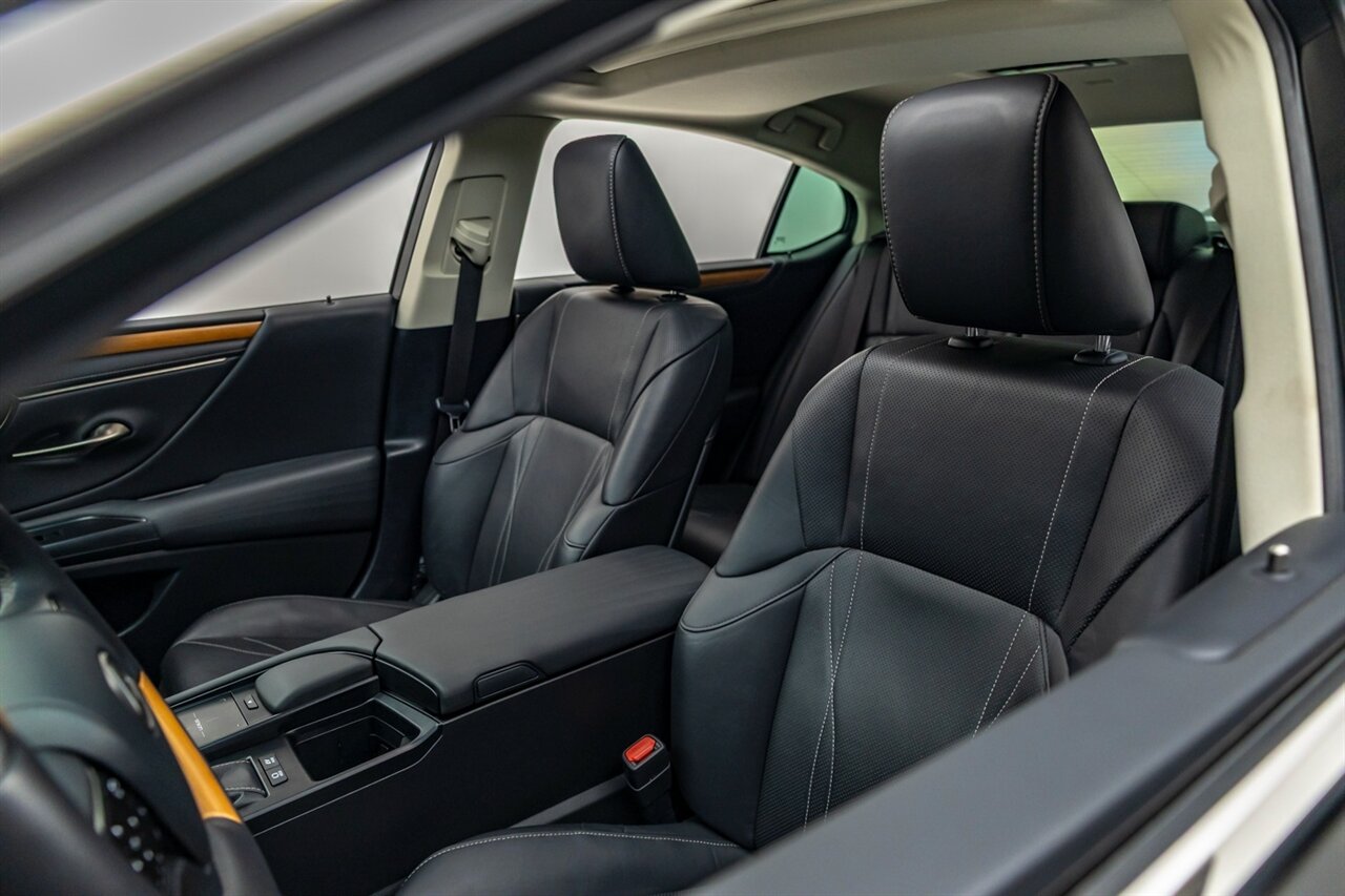 2020 Lexus ES 300h Luxury   - Photo 2 - Springfield, MO 65802