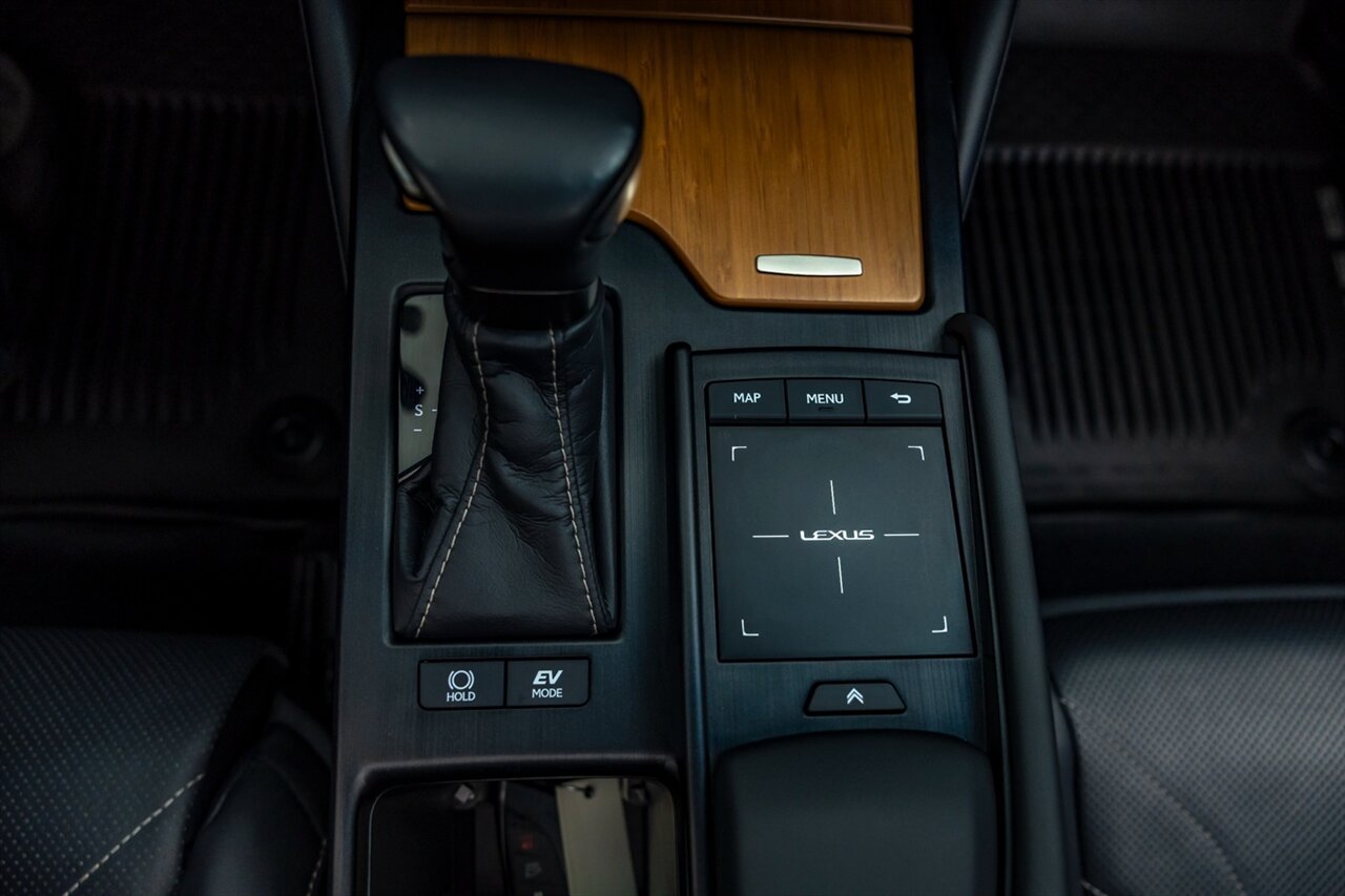 2020 Lexus ES 300h Luxury   - Photo 57 - Springfield, MO 65802