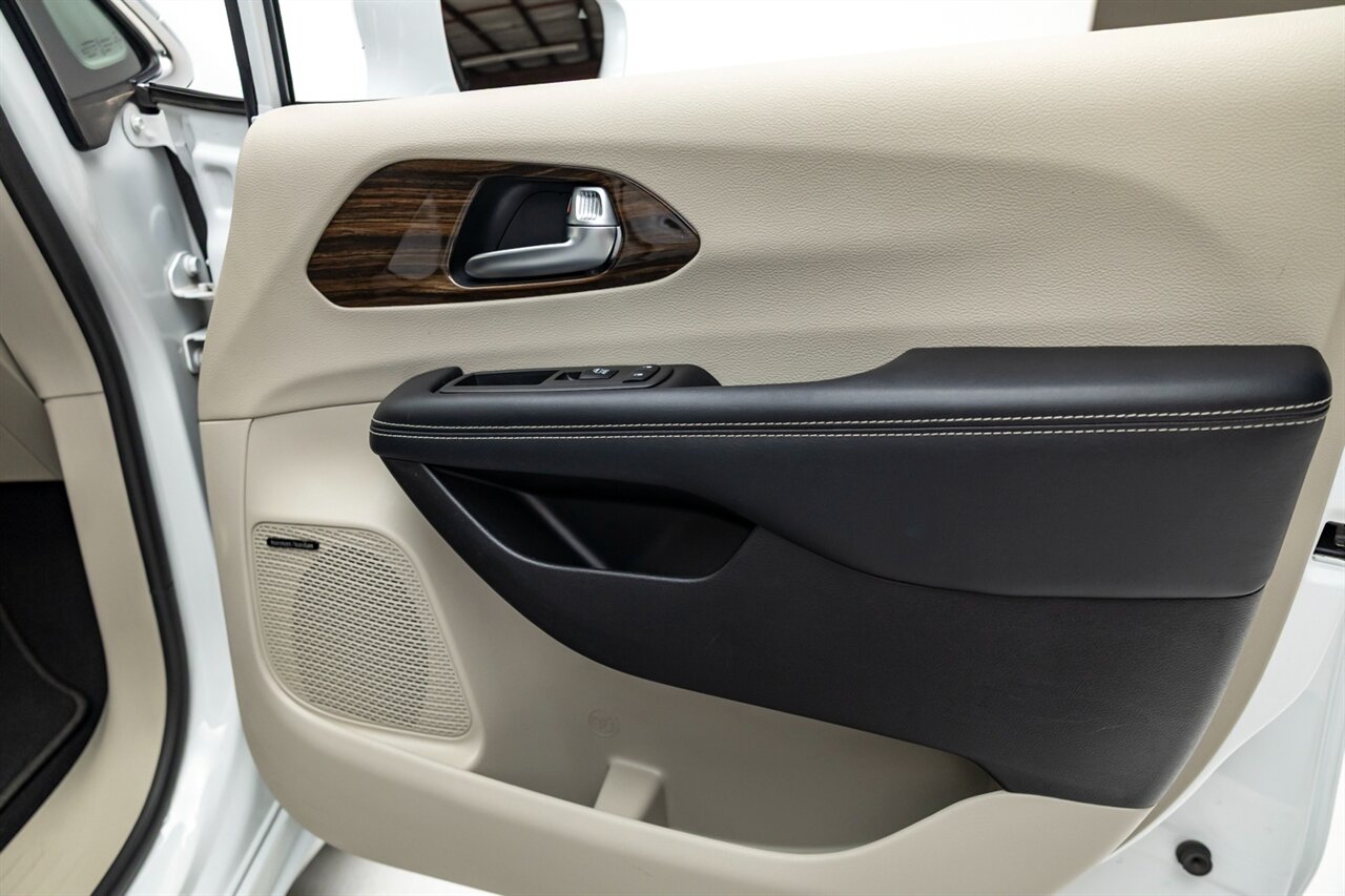 2022 Chrysler Pacifica Limited   - Photo 35 - Springfield, MO 65802