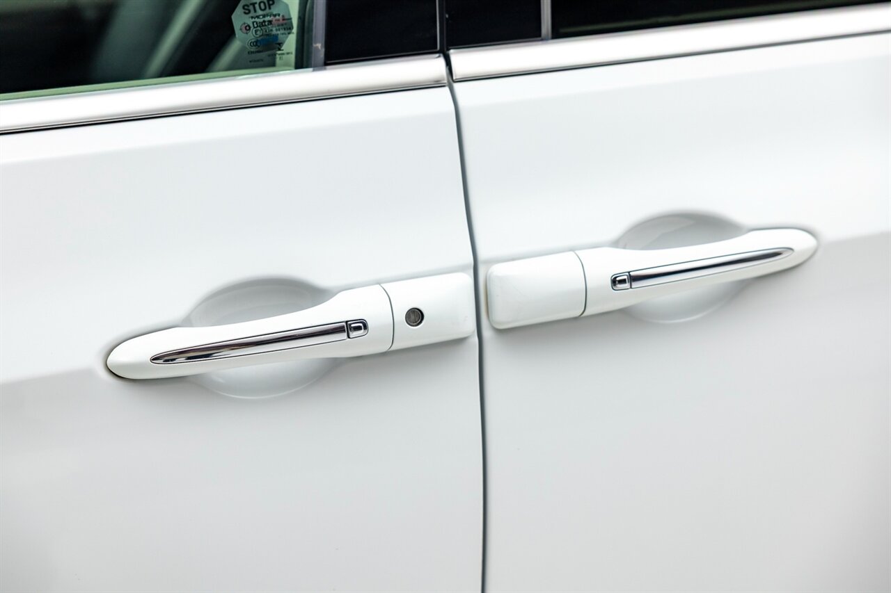 2022 Chrysler Pacifica Limited   - Photo 11 - Springfield, MO 65802