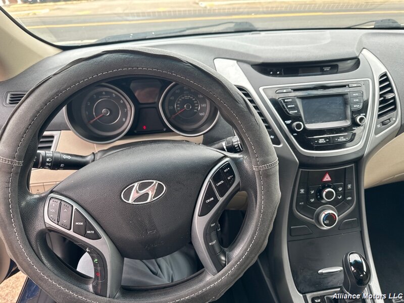 2016 Hyundai Elantra SE photo