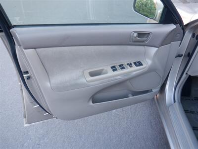 2002 Toyota Camry LE - Photo 6 - Kirkland, WA 98033
