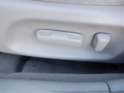 2002 Toyota Camry LE - Photo 5 - Kirkland, WA 98033