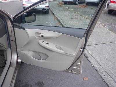 2009 Toyota Corolla LE - Photo 18 - Kirkland, WA 98033