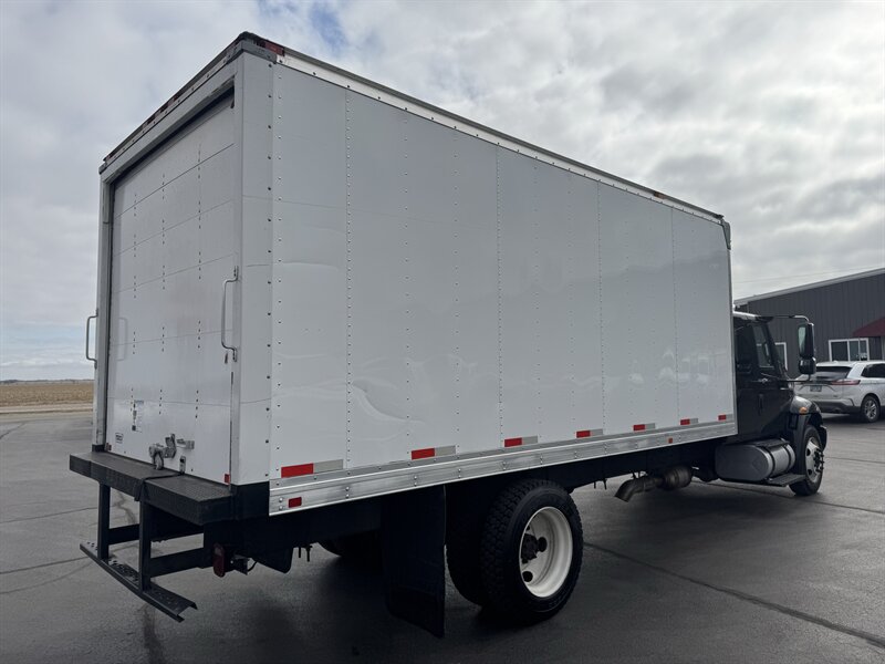 2013 International DuraStar 4300   - Photo 5 - Rochelle, IL 61068