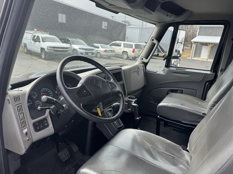 2013 International DuraStar 4300   - Photo 11 - Rochelle, IL 61068