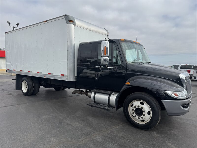 2013 International DuraStar 4300   - Photo 2 - Rochelle, IL 61068