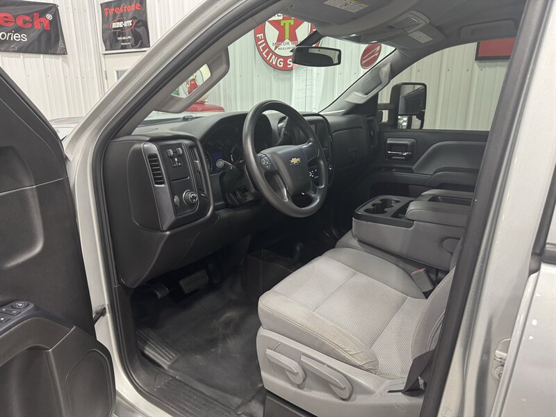 2017 Chevrolet Silverado 2500HD Work Truck   - Photo 6 - Rochelle, IL 61068