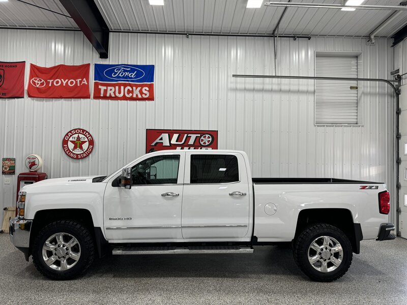 2018 Chevrolet Silverado 2500 LTZ   - Photo 2 - Rochelle, IL 61068