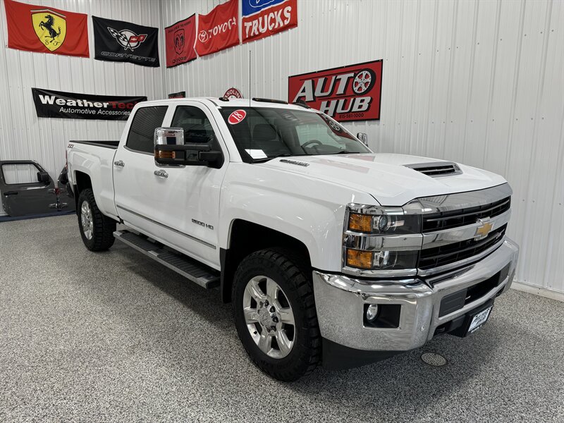 2018 Chevrolet Silverado 2500 LTZ   - Photo 9 - Rochelle, IL 61068