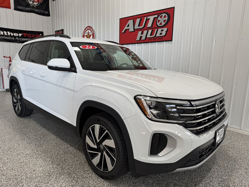 2024 Volkswagen Atlas SE 4Motion   - Photo 4 - Rochelle, IL 61068