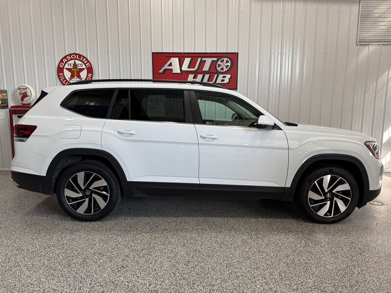 2024 Volkswagen Atlas SE 4Motion   - Photo 3 - Rochelle, IL 61068