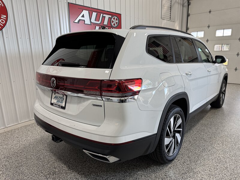 2024 Volkswagen Atlas SE 4Motion   - Photo 16 - Rochelle, IL 61068