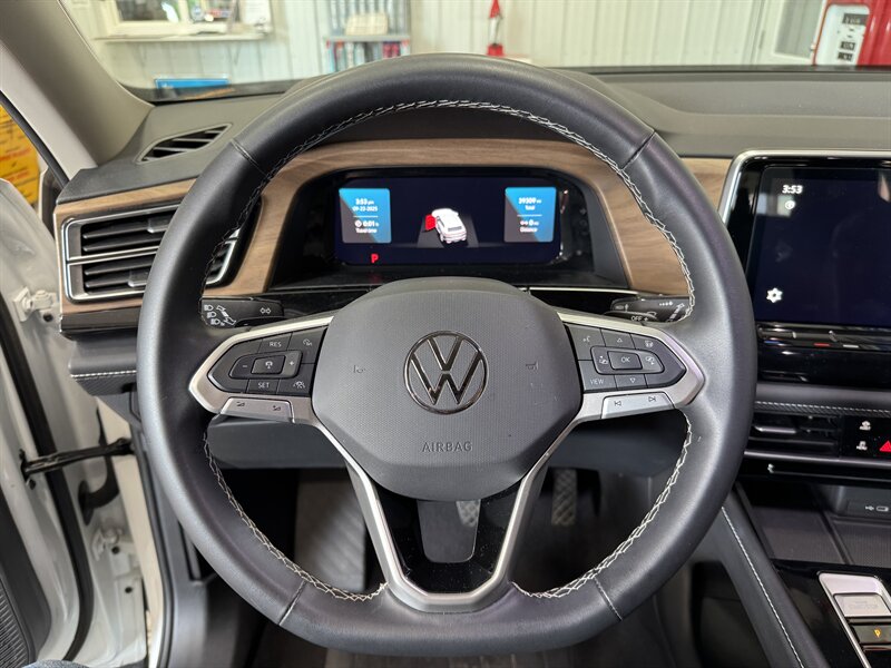 2024 Volkswagen Atlas SE 4Motion   - Photo 7 - Rochelle, IL 61068