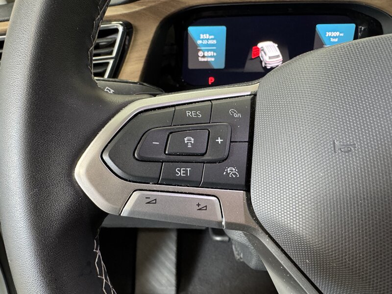 2024 Volkswagen Atlas SE 4Motion   - Photo 8 - Rochelle, IL 61068