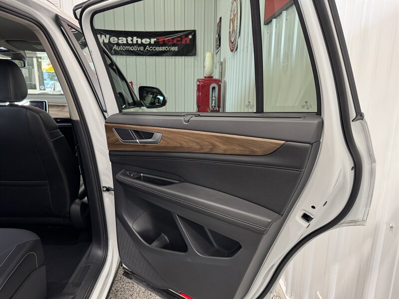 2024 Volkswagen Atlas SE 4Motion   - Photo 21 - Rochelle, IL 61068