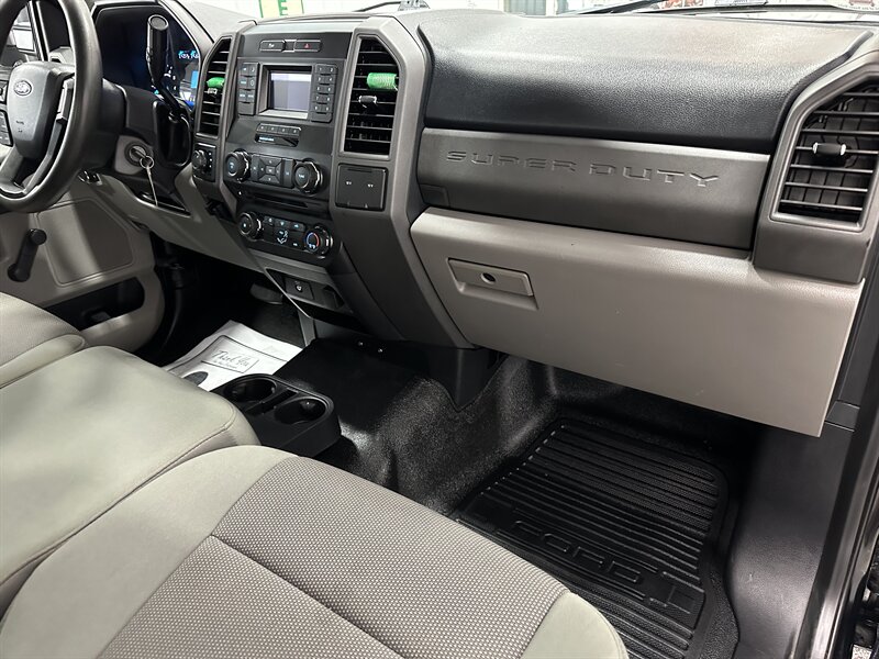 2017 Ford F-250 Super Duty XL   - Photo 13 - Rochelle, IL 61068