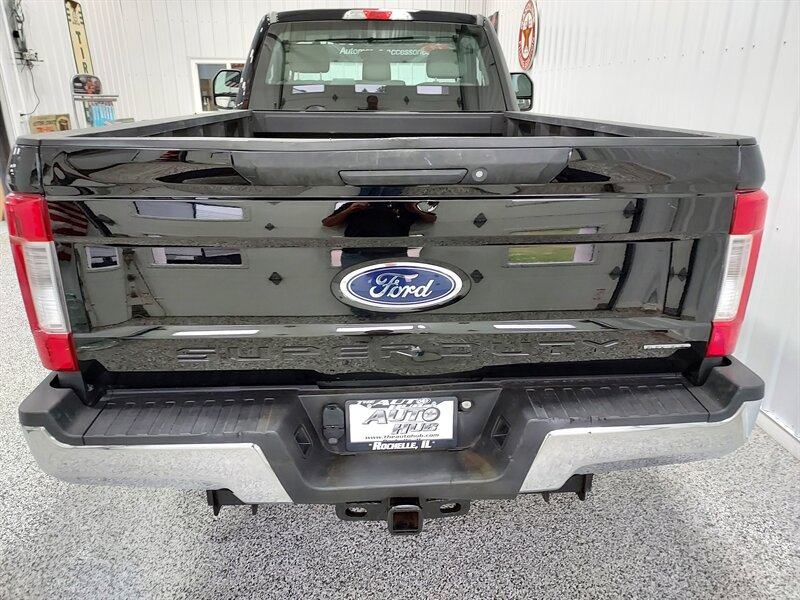 2017 Ford F-250 Super Duty XL   - Photo 8 - Rochelle, IL 61068