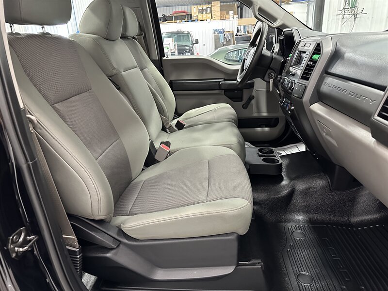 2017 Ford F-250 Super Duty XL   - Photo 12 - Rochelle, IL 61068