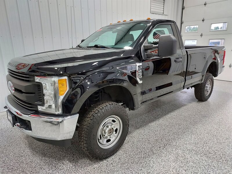 2017 Ford F-250 Super Duty XL   - Photo 3 - Rochelle, IL 61068