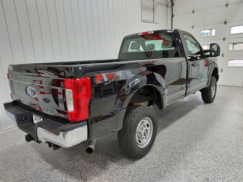 2017 Ford F-250 Super Duty XL   - Photo 6 - Rochelle, IL 61068