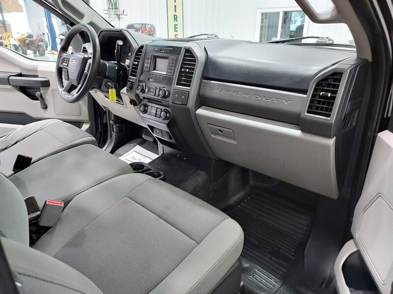 2017 Ford F-250 Super Duty XL   - Photo 11 - Rochelle, IL 61068